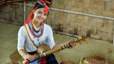 Trang phục truyền thống của phụ nữ dân tộc Cor gần gũi với thiên nhiên