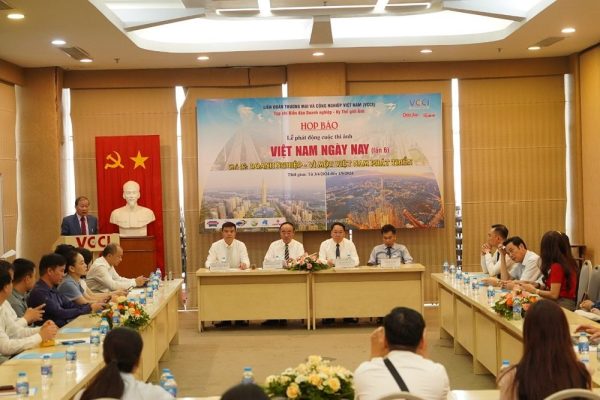 Lễ Phát động cuộc thi ảnh Việt Nam Ngày nay lần 6 Lễ Phát động cuộc thi ảnh Việt Nam Ngày nay lần 6