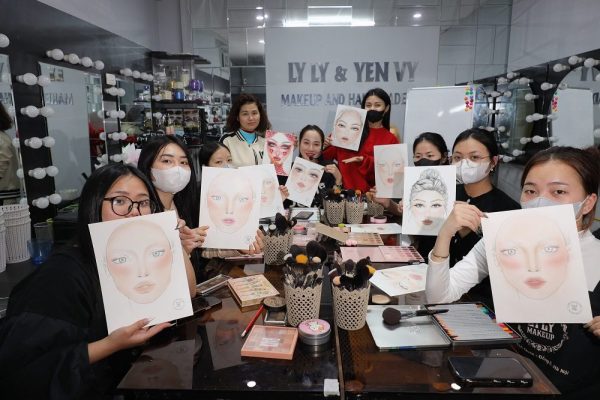 Học viện Make up Hair LyLy Yến Vy: Nơi đào tạo chuyên nghiệp trong làng Make up Học viện Make up Hair LyLy Yến Vy: Nơi đào tạo chuyên nghiệp trong làng Make up