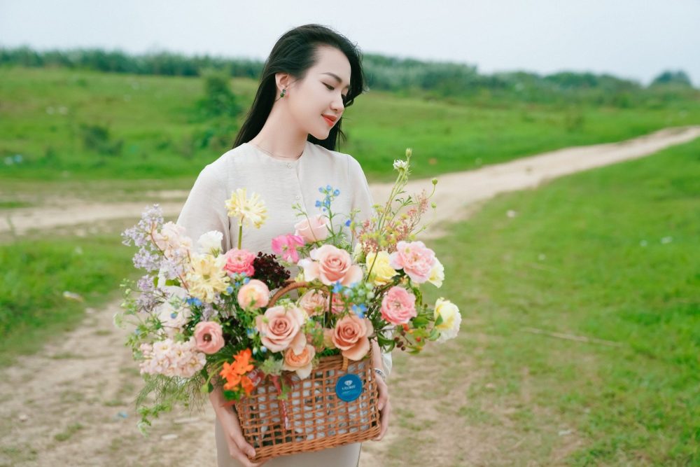 Bộ ảnh rực rỡ sắc màu của họa sĩ trẻ Phan Anh Thư trong không gian thiên nhiên giữa Thủ đô Bộ ảnh rực rỡ sắc màu của họa sĩ trẻ Phan Anh Thư trong không gian thiên nhiên giữa Thủ đô