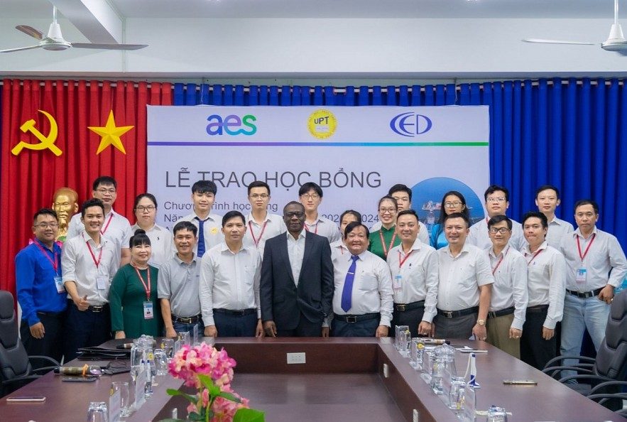 Trao học bổng Năng lượng tương lai năm 2024 cho sinh viên Đại học Phan Thiết, tỉnh Bình Thuận Trao học bổng Năng lượng tương lai năm 2024 cho sinh viên Đại học Phan Thiết, tỉnh Bình Thuận