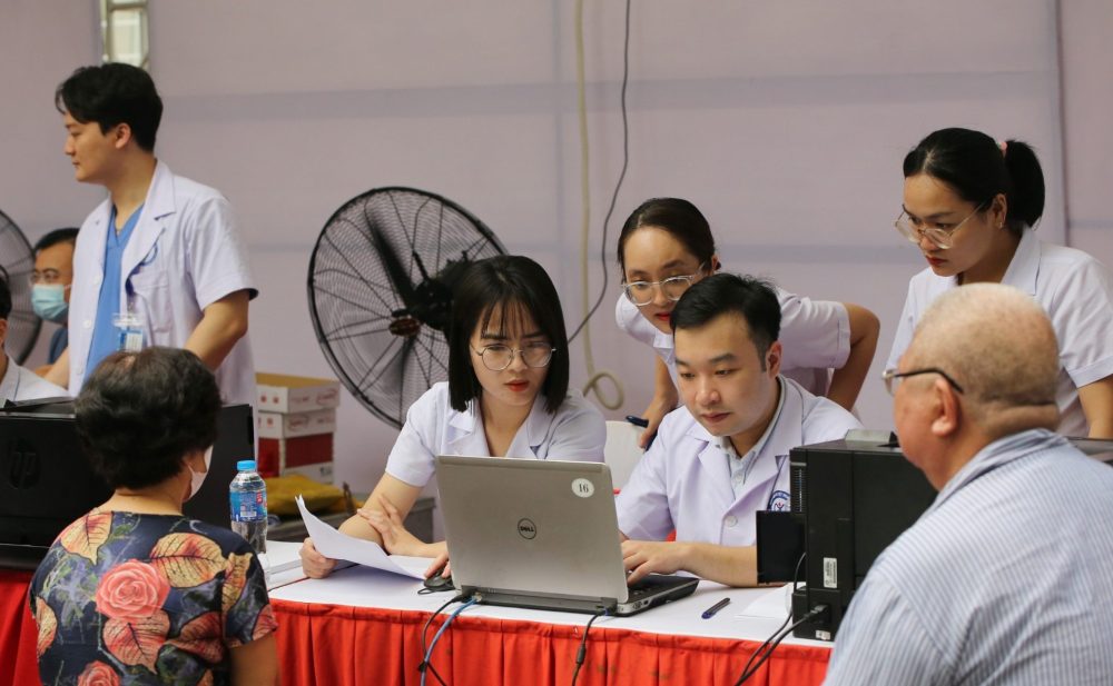 Hơn 1.000 người dân Thủ đô được khám sàng lọc bệnh tim mạch – thận