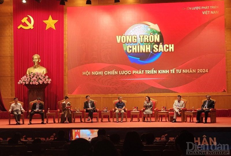 Bàn giải pháp thúc đẩy phát triển kinh tế tư nhân Bàn giải pháp thúc đẩy phát triển kinh tế tư nhân