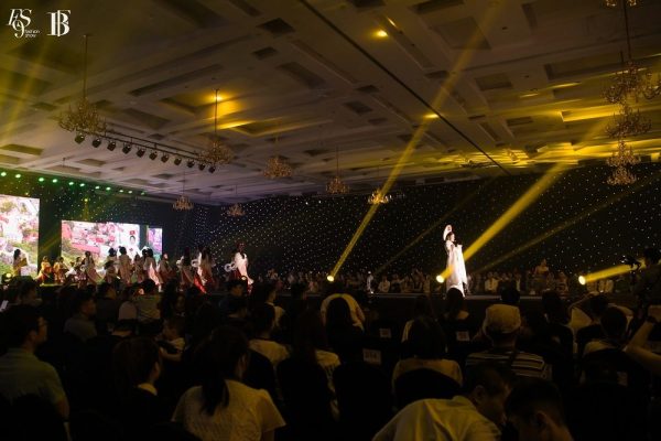 Bảo Phương Quán quân mẫu ảnh nhí Việt Nam mở màn cho fashion show “Dấu ấn Việt Nam” Bảo Phương Quán quân mẫu ảnh nhí Việt Nam mở màn cho fashion show “Dấu ấn Việt Nam”