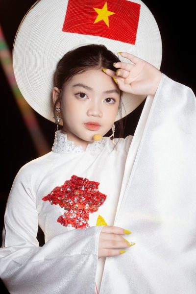 Bảo Phương Quán quân mẫu ảnh nhí Việt Nam mở màn cho fashion show “Dấu ấn Việt Nam” Bảo Phương Quán quân mẫu ảnh nhí Việt Nam mở màn cho fashion show “Dấu ấn Việt Nam”