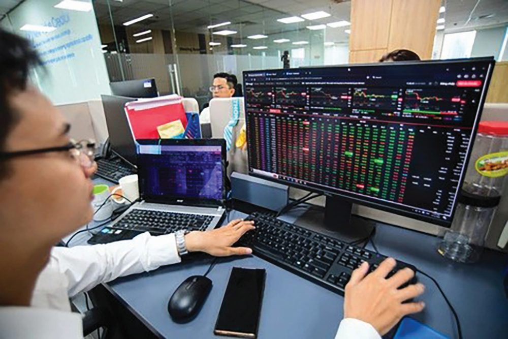 Kiên nhẫn “dò sóng” cổ phiếu