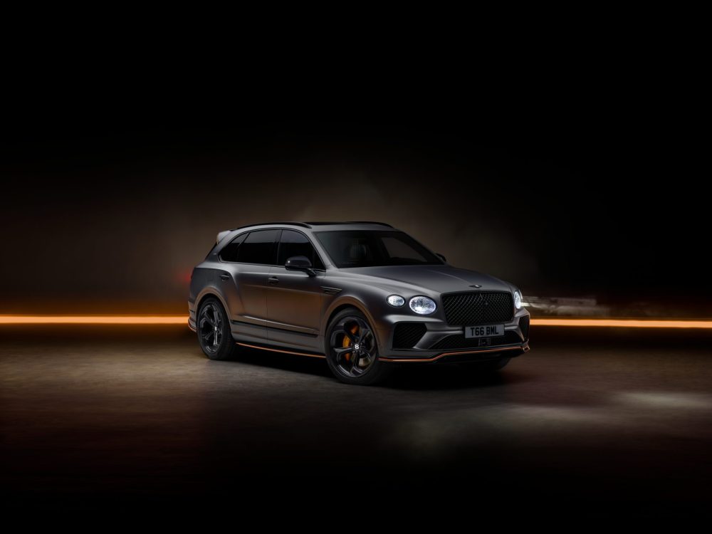 Lần đầu tiên trong lịch sử 105 năm, Bentley dùng màu đen cho logo “đôi cánh” Lần đầu tiên trong lịch sử 105 năm, Bentley dùng màu đen cho logo “đôi cánh”