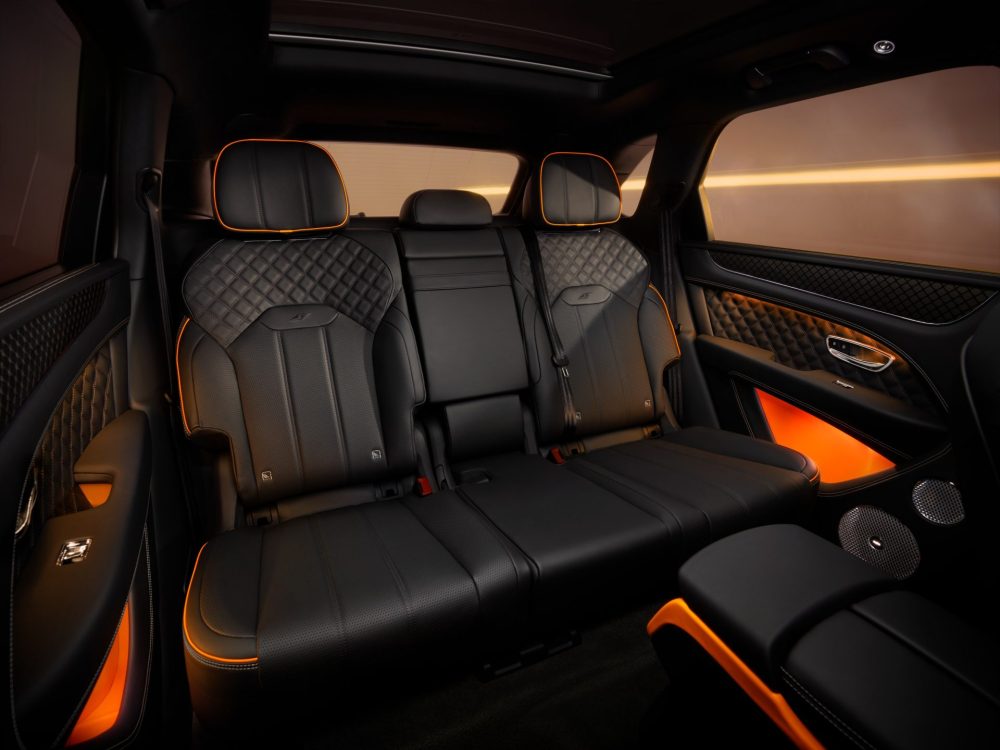 Lần đầu tiên trong lịch sử 105 năm, Bentley dùng màu đen cho logo “đôi cánh” Lần đầu tiên trong lịch sử 105 năm, Bentley dùng màu đen cho logo “đôi cánh”
