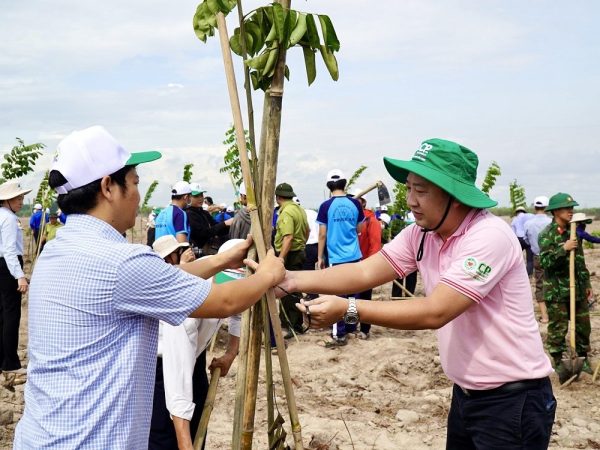 C.P. VIỆT NAM HƯỞNG ỨNG TẾT TRỒNG CÂY ĐỜI ĐỜI NHỚ ƠN BÁC HỒ TẠI TỈNH BÌNH PHƯỚC, ĐỒNG NAI VÀ BẾN TRE C.P. VIỆT NAM HƯỞNG ỨNG TẾT TRỒNG CÂY ĐỜI ĐỜI NHỚ ƠN BÁC HỒ TẠI TỈNH BÌNH PHƯỚC, ĐỒNG NAI VÀ BẾN TRE