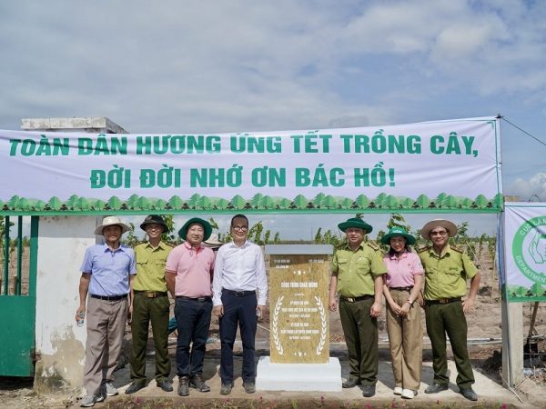 C.P. VIỆT NAM HƯỞNG ỨNG TẾT TRỒNG CÂY ĐỜI ĐỜI NHỚ ƠN BÁC HỒ TẠI TỈNH BÌNH PHƯỚC, ĐỒNG NAI VÀ BẾN TRE C.P. VIỆT NAM HƯỞNG ỨNG TẾT TRỒNG CÂY ĐỜI ĐỜI NHỚ ƠN BÁC HỒ TẠI TỈNH BÌNH PHƯỚC, ĐỒNG NAI VÀ BẾN TRE