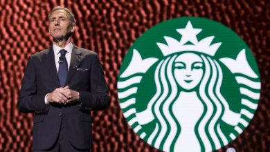 Những chuyện chưa kể của ông chủ Starbucks Những chuyện chưa kể của ông chủ Starbucks