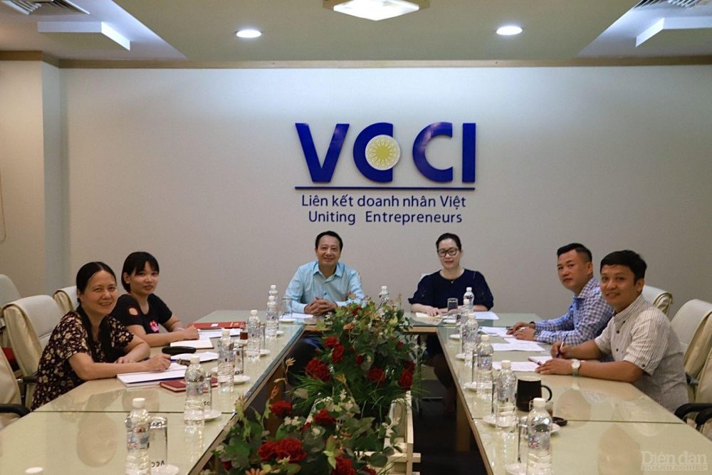 Giải pháp nâng cao chất lượng tham mưu của Văn phòng Đảng ủy VCCI trong giai đoạn hiện nay Giải pháp nâng cao chất lượng tham mưu của Văn phòng Đảng ủy VCCI trong giai đoạn hiện nay