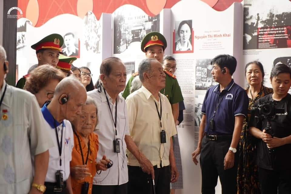 Trưng bày chuyên đề “Thắp ngọn lửa hồng” tại Nhà tù Hỏa Lò Trưng bày chuyên đề “Thắp ngọn lửa hồng” tại Nhà tù Hỏa Lò