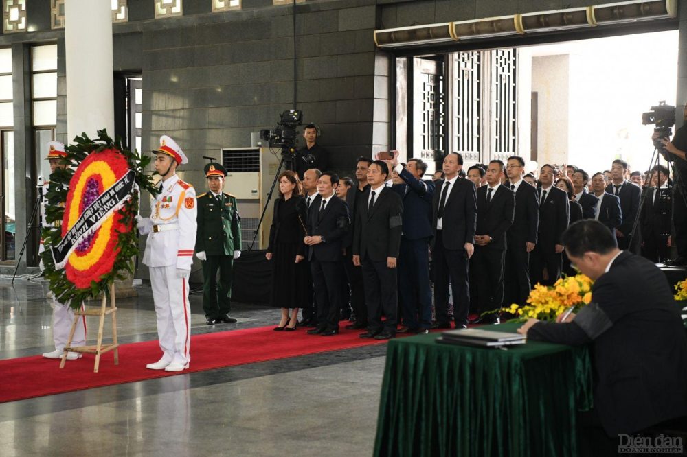 VCCI và các Hiệp hội Doanh nghiệp Việt Nam, quốc tế viếng Tổng Bí thư Nguyễn Phú Trọng VCCI và các Hiệp hội Doanh nghiệp Việt Nam, quốc tế viếng Tổng Bí thư Nguyễn Phú Trọng