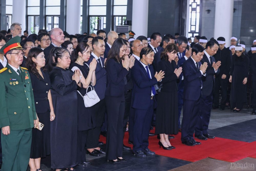 VCCI và các Hiệp hội Doanh nghiệp Việt Nam, quốc tế viếng Tổng Bí thư Nguyễn Phú Trọng VCCI và các Hiệp hội Doanh nghiệp Việt Nam, quốc tế viếng Tổng Bí thư Nguyễn Phú Trọng