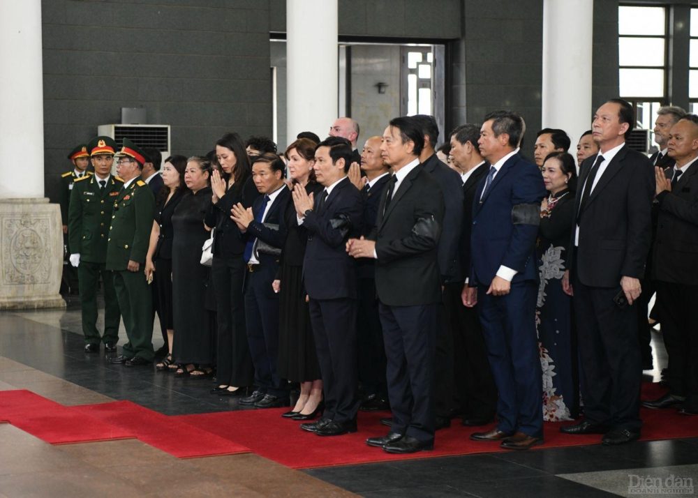 VCCI và các Hiệp hội Doanh nghiệp Việt Nam, quốc tế viếng Tổng Bí thư Nguyễn Phú Trọng VCCI và các Hiệp hội Doanh nghiệp Việt Nam, quốc tế viếng Tổng Bí thư Nguyễn Phú Trọng