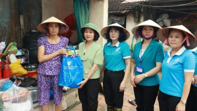 Hội Liên hiệp Phụ nữ Hà Nội hỗ trợ người dân vùng ngập úng tại Chương Mỹ Hội Liên hiệp Phụ nữ Hà Nội hỗ trợ người dân vùng ngập úng tại Chương Mỹ