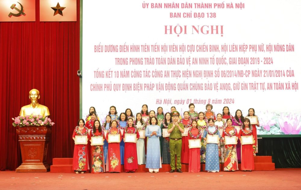 Hà Nội biểu dương điển hình tiên tiến trong bảo vệ an ninh Tổ quốc Hà Nội biểu dương điển hình tiên tiến trong bảo vệ an ninh Tổ quốc
