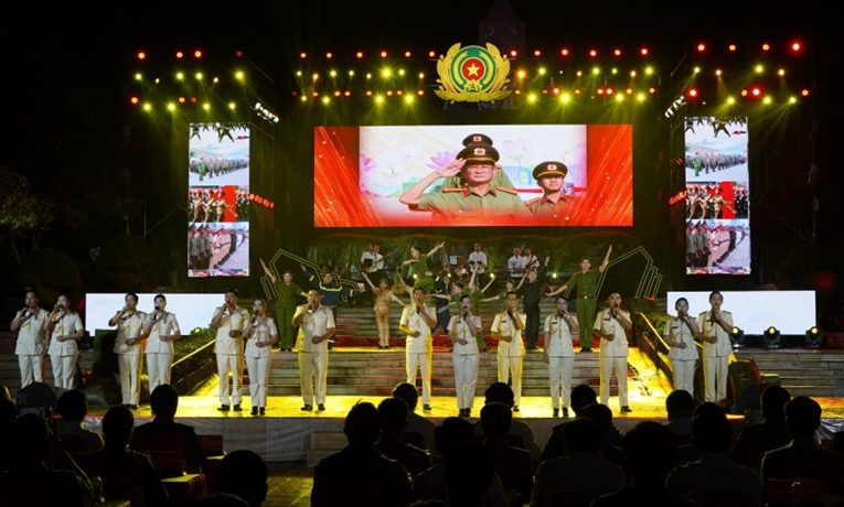 Giao lưu nghệ thuật “Giữ trọn lời thề - Nối những dòng sông” Giao lưu nghệ thuật “Giữ trọn lời thề - Nối những dòng sông”