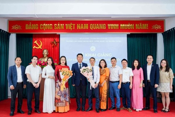 Khai giảng lớp Cao đẳng chính quy ngành Ngôn ngữ Hàn Quốc theo chương trình trao đổi sinh viên D2-6