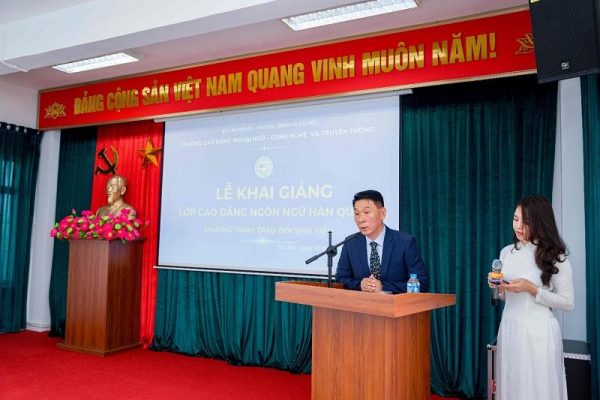 Khai giảng lớp Cao đẳng chính quy ngành Ngôn ngữ Hàn Quốc theo chương trình trao đổi sinh viên D2-6