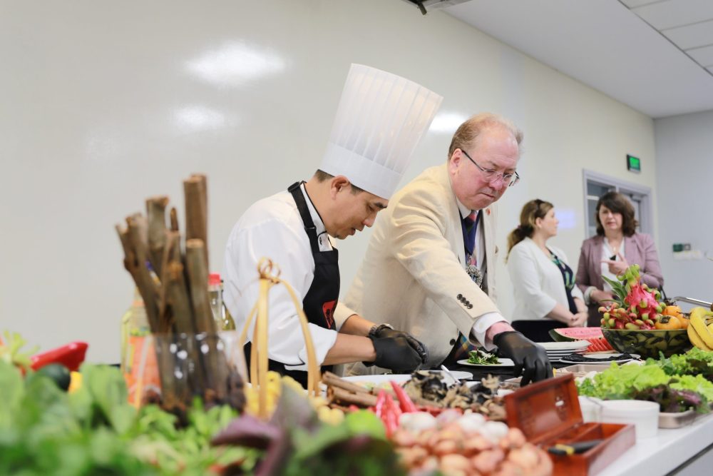 Việt Nam là một trong năm quốc gia được Chính phủ Anh Quốc ưu tiên trong chiến lược giáo dục quốc tế Việt Nam là một trong năm quốc gia được Chính phủ Anh Quốc ưu tiên trong chiến lược giáo dục quốc tế