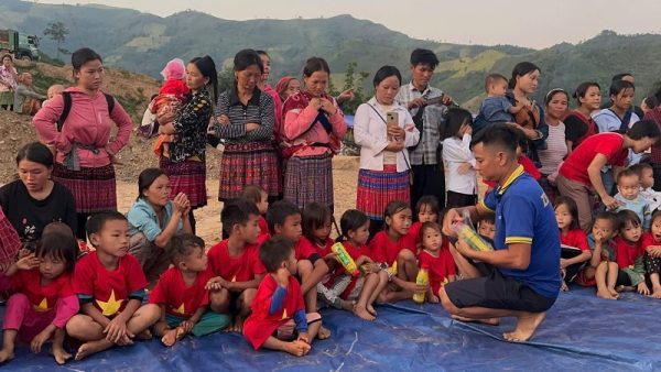 “Lửa hồng 36 Thanh Hóa” - những trái tim hướng về đồng bào khó khăn huyện Mường Lát tỉnh Thanh Hóa