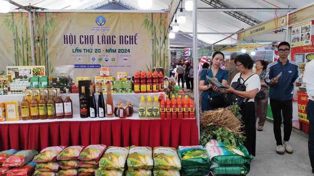 Hội chợ Làng nghề lần thứ 20 năm 2024 thu hút gần 100 đơn vị, doanh nghiệp cả nước Hội chợ Làng nghề lần thứ 20 năm 2024 thu hút gần 100 đơn vị, doanh nghiệp cả nước