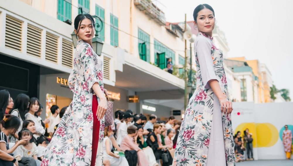 Trình diễn Áo dài Sắc thu Hà Nội: giữ gìn, phát huy giá trị di sản áo dài trong cộng đồng Trình diễn Áo dài Sắc thu Hà Nội: giữ gìn, phát huy giá trị di sản áo dài trong cộng đồng