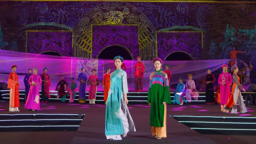 Lễ hội áo dài du lịch Hà Nội 2024 mở ra định hướng mới cho phát triển văn hóa, du lịch Thủ đô Lễ hội áo dài du lịch Hà Nội 2024 mở ra định hướng mới cho phát triển văn hóa, du lịch Thủ đô