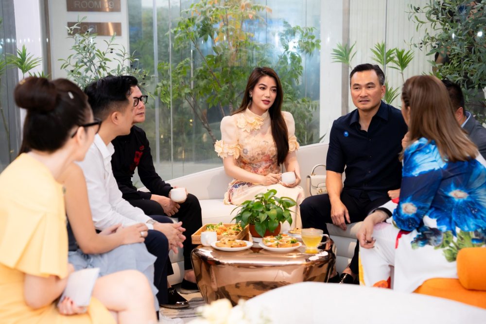 Ca sĩ Shontelle đồng hành cùng trẻ em Việt Nam với dự án “Ươm mầm tri thức” Ca sĩ Shontelle đồng hành cùng trẻ em Việt Nam với dự án “Ươm mầm tri thức”