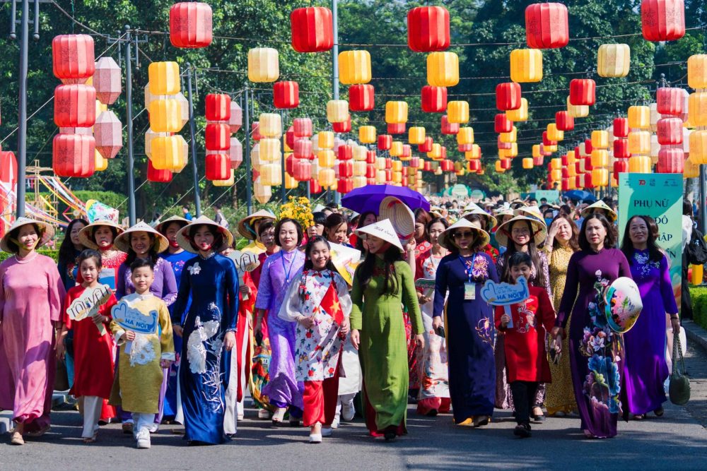 Carnaval Áo dài “Phụ nữ Thủ đô hội nhập và phát triển” Carnaval Áo dài “Phụ nữ Thủ đô hội nhập và phát triển”