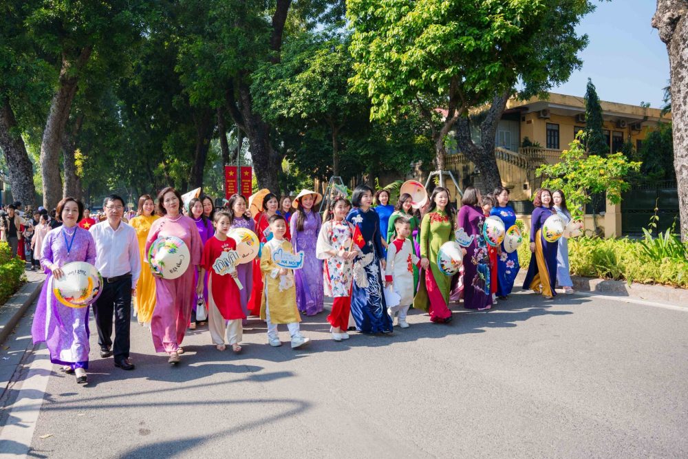 Carnaval Áo dài “Phụ nữ Thủ đô hội nhập và phát triển” Carnaval Áo dài “Phụ nữ Thủ đô hội nhập và phát triển”