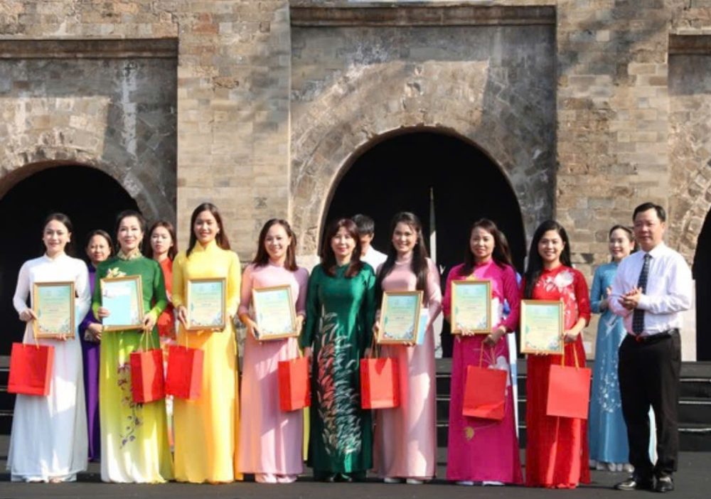 Carnaval Áo dài “Phụ nữ Thủ đô hội nhập và phát triển” Carnaval Áo dài “Phụ nữ Thủ đô hội nhập và phát triển”