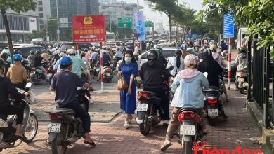 Hà Nội: Vỉa hè hay "đường tắt" cho xe máy? Hà Nội: Vỉa hè hay "đường tắt" cho xe máy?