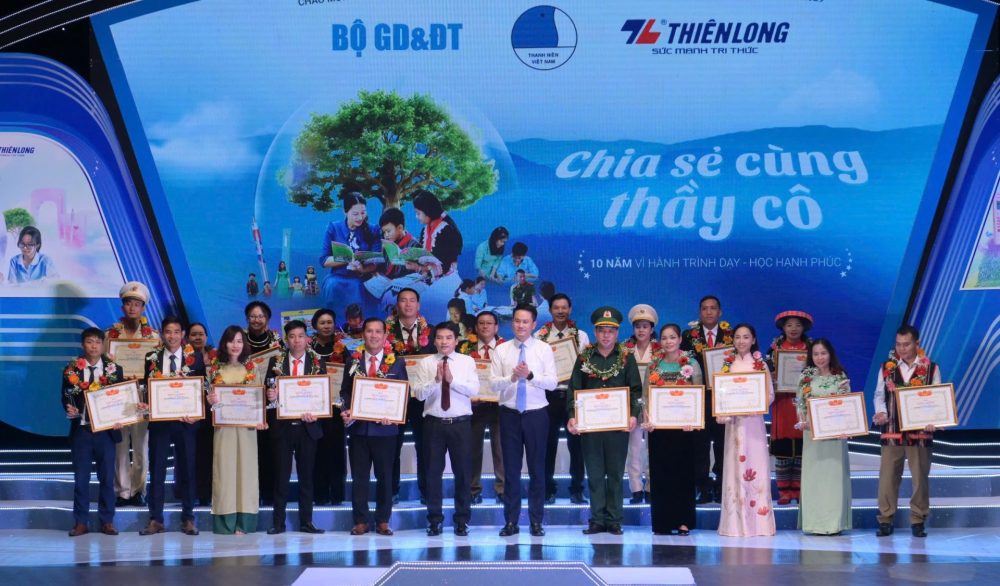 “Chia sẻ cùng thầy cô” năm 2024: Vinh danh 60 thầy cô giáo tiêu biểu trên mọi miền Tổ quốc