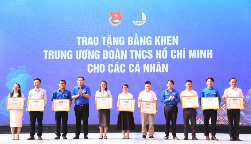 Tổng kết Hành trình Thầy thuốc trẻ làm theo lời Bác, tình nguyện vì sức khỏe cộng đồng năm 2024 Tổng kết Hành trình Thầy thuốc trẻ làm theo lời Bác, tình nguyện vì sức khỏe cộng đồng năm 2024