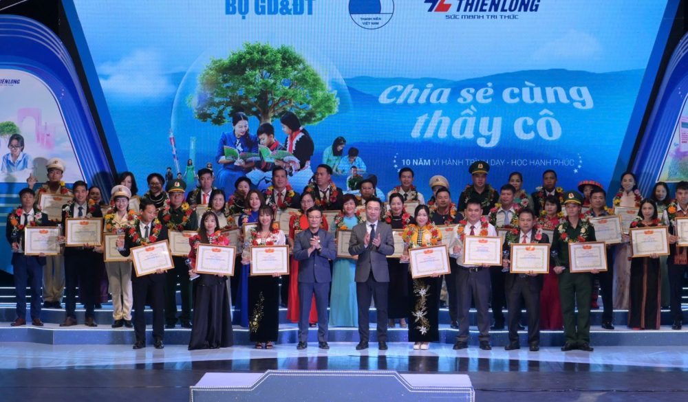 “Chia sẻ cùng thầy cô” năm 2024: Vinh danh 60 thầy cô giáo tiêu biểu trên mọi miền Tổ quốc