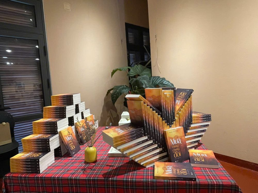 Nhà văn Phạm Việt Tiến gửi niềm tin và tình yêu cuộc sống qua những trang viết Nhà văn Phạm Việt Tiến gửi niềm tin và tình yêu cuộc sống qua những trang viết