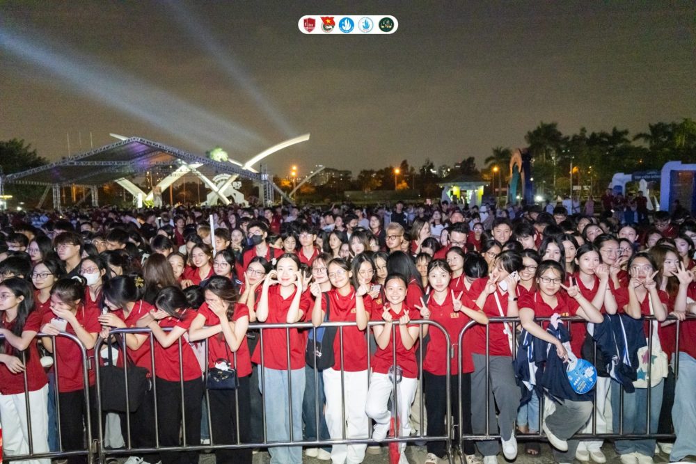 Trường ĐH Kinh tế - ĐHQGHN kỷ niệm 50 năm truyền thống và chào tân sinh viên K69 Trường ĐH Kinh tế - ĐHQGHN kỷ niệm 50 năm truyền thống và chào tân sinh viên K69