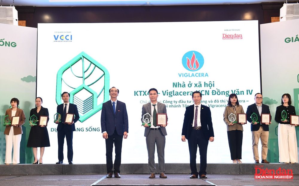 Trao chứng nhận và kỷ niệm chương cho các DỰ ÁN ĐÁNG SỐNG năm 2024