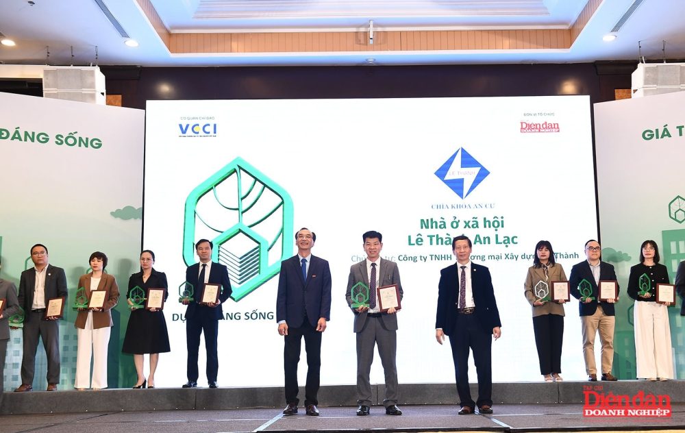 Trao chứng nhận và kỷ niệm chương cho các DỰ ÁN ĐÁNG SỐNG năm 2024