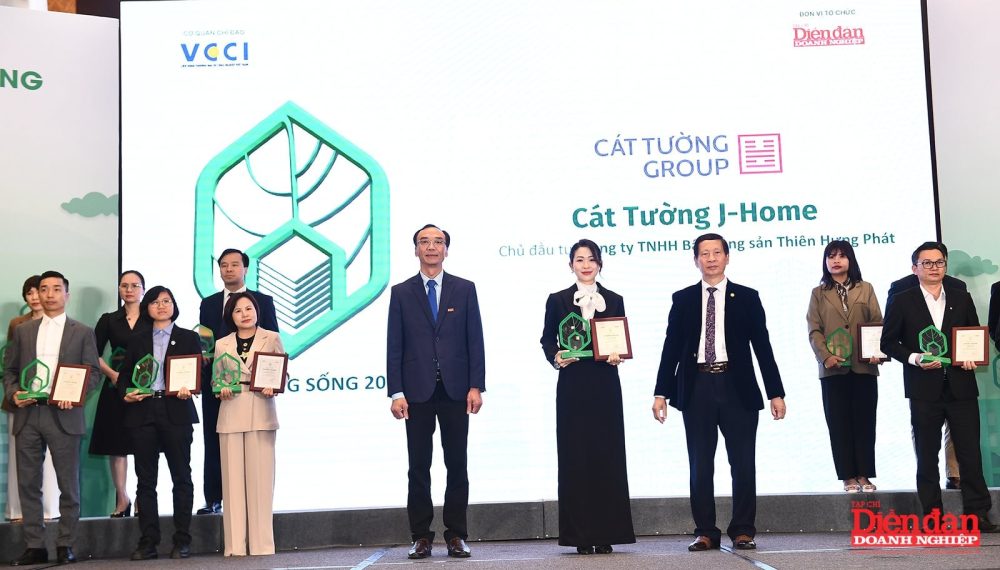 Trao chứng nhận và kỷ niệm chương cho các DỰ ÁN ĐÁNG SỐNG năm 2024