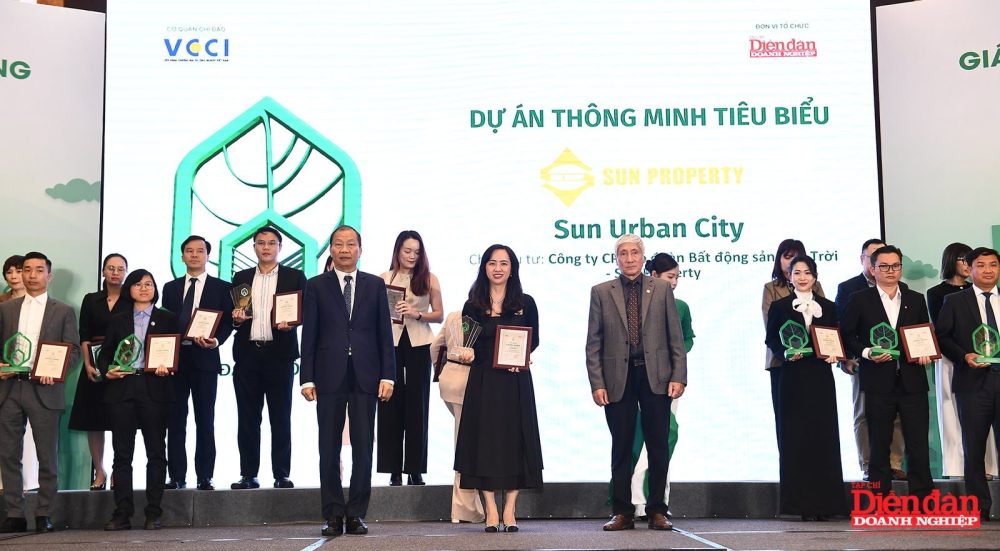 Trao chứng nhận và kỷ niệm chương cho các DỰ ÁN ĐÁNG SỐNG năm 2024