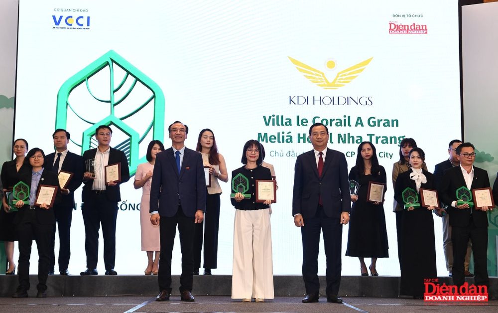 Trao chứng nhận và kỷ niệm chương cho các DỰ ÁN ĐÁNG SỐNG năm 2024