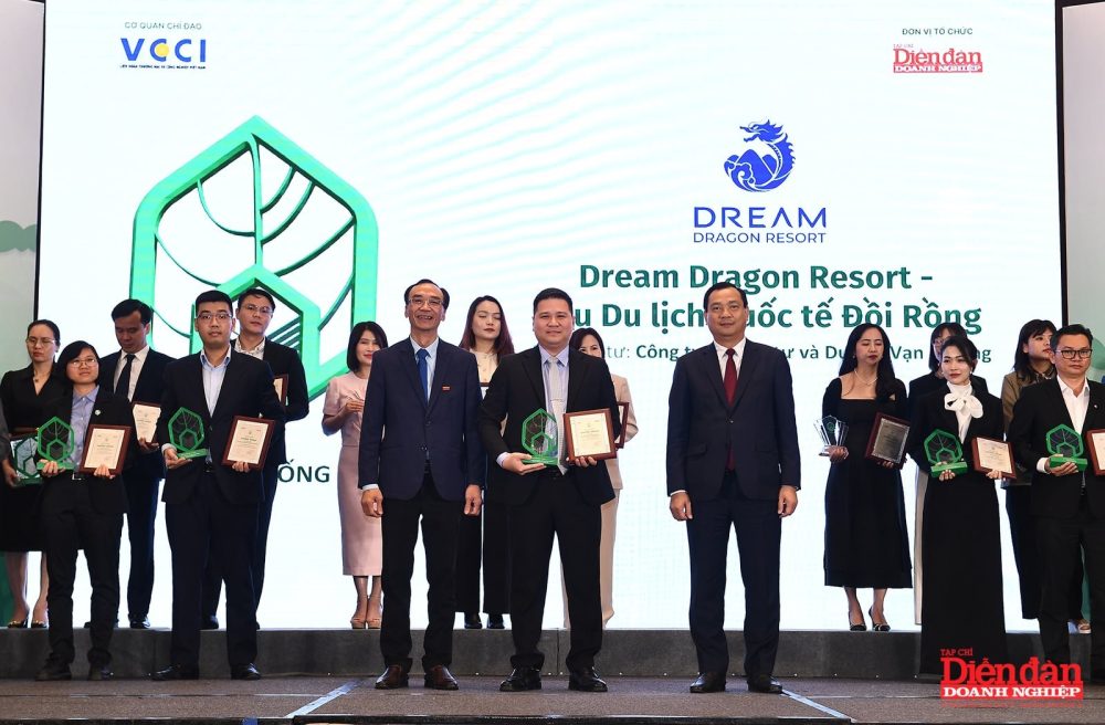 Trao chứng nhận và kỷ niệm chương cho các DỰ ÁN ĐÁNG SỐNG năm 2024