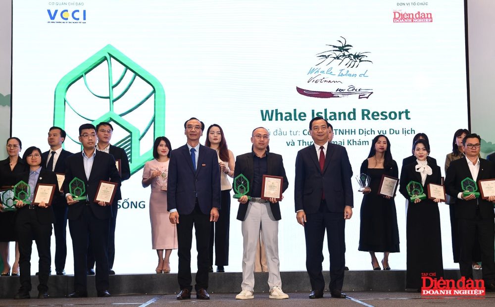 Trao chứng nhận và kỷ niệm chương cho các DỰ ÁN ĐÁNG SỐNG năm 2024