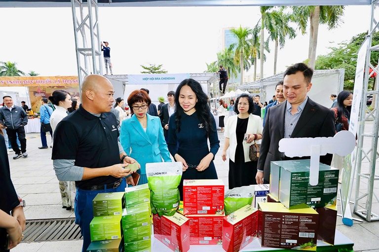 Thương mại điện tử xuyên biên giới, cơ hội mở rộng thị trường cho hàng hóa Việt Nam Thương mại điện tử xuyên biên giới, cơ hội mở rộng thị trường cho hàng hóa Việt Nam