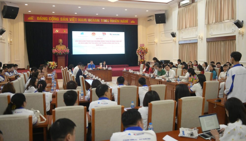 Lãnh đạo Bộ Giáo dục và Đào tạo gặp mặt các thầy cô giáo tiêu biểu chương trình “Chia sẻ cùng thầy cô” năm 2024