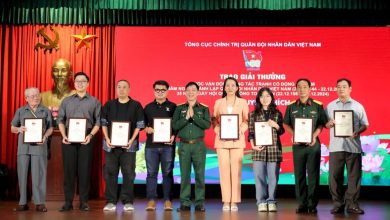 Tổng cục Chính trị trao giải sáng tác tranh cổ động về Quân đội nhân dân Việt Nam Tổng cục Chính trị trao giải sáng tác tranh cổ động về Quân đội nhân dân Việt Nam